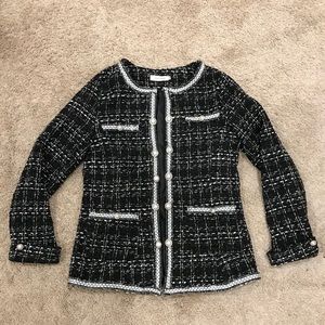Classic tweed jacket pearl buttons, Chanel style